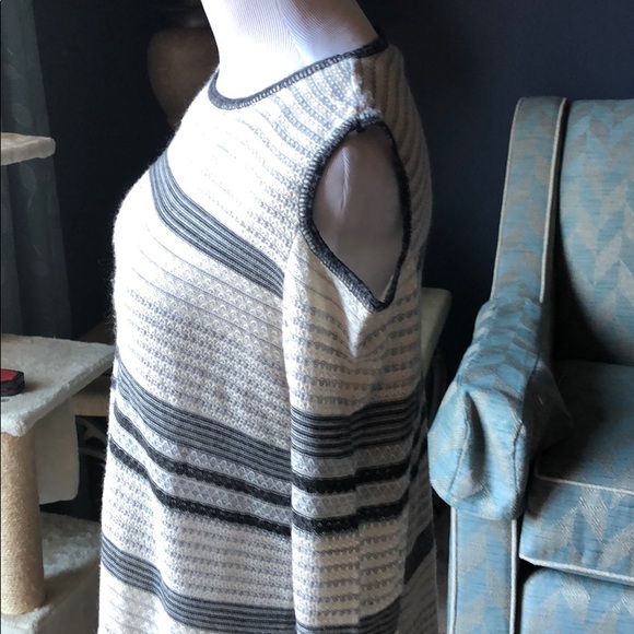 Sweater - Picture 2 of 5